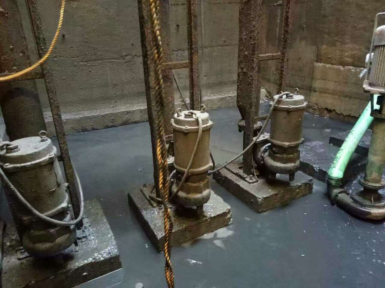 工布江达污水池清理